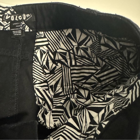 Volcom Low Rise Short Shorts - Picture 5 of 8